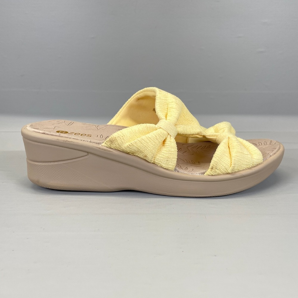 Bzees Smile More Wedge Sandals Womens Size 9.5 M Yellow Fabric Slip On Shoes